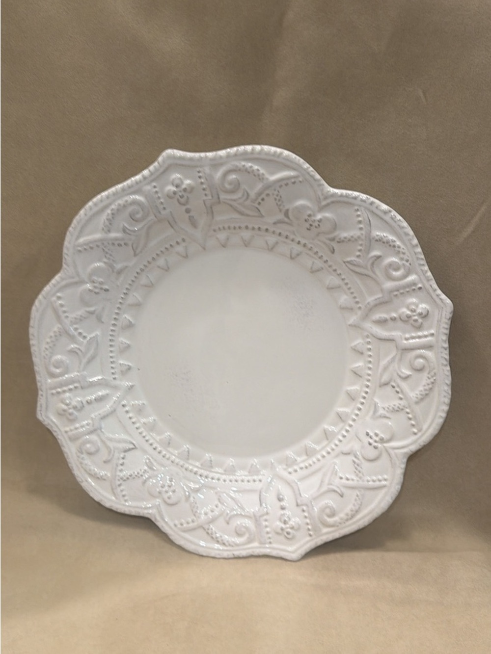 Maison Versailles Blanc Amelie white Scalloped Dinner Plate